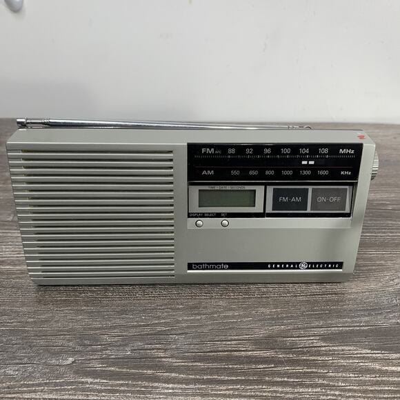 Vintage General Electric 7-4204A Bathmate FM/AM Radio Clock. Works - Picture 1 of 11